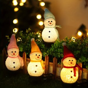 A set of four solar snowman lights, outdoor lighting decoration, suitable for courtyard garden and lawn decoration, Christmas decoration, New Year gift, ideal holiday decoration light